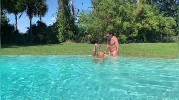 video of Amateru couple having outdoor sex