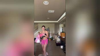 video of everything looks good on her