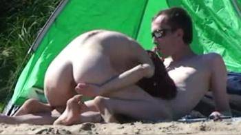 video of 2 amateurs on the beach