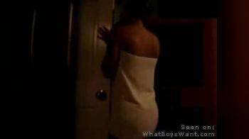 video of Latina Girlfriend Drops Towel