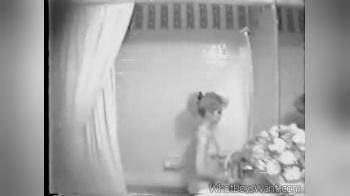 video of Girl mastrbates in bath with showe