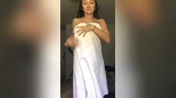 video of Fit gf showing off