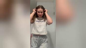 video of Smilling gf strip for us