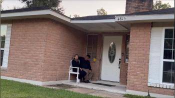 video of In front of the house in broad daylight, fucking my girlfriend in the ass