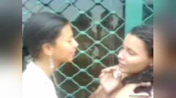 video of chicas del liceo besandose muy sabroso
