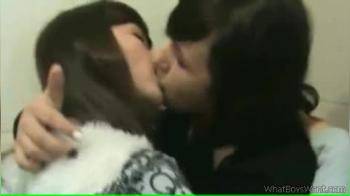 video of girls kiss
