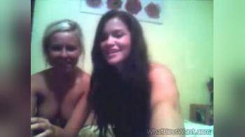 video of 2 Chicks Webcam