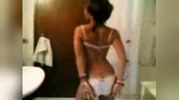 video of Amateur strip in bathroom ita