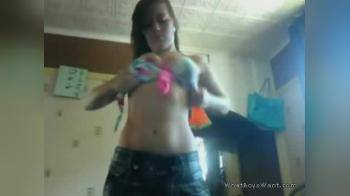 video of Lovely busty girl dancing on webcam